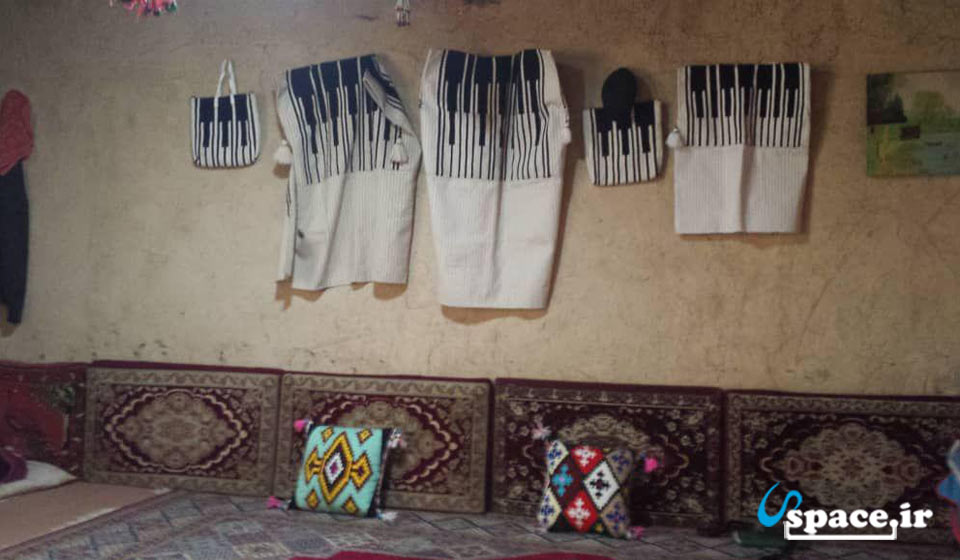 نمایی از اتاق سنتی و زیبای اقامتگاه بوم گردی پاپیلا - ایذه - دشت بزرگ سوسن